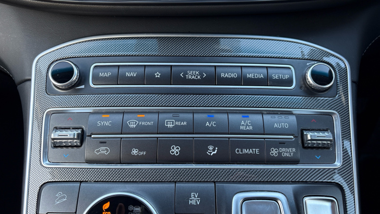 Hyundai SANTA FE 1.6 TGDi Plug-in Hybrid Ultimate 5dr 4WD Auto Estate